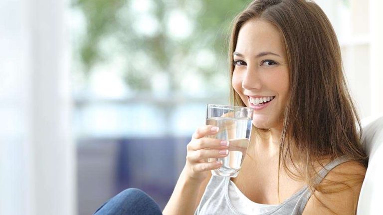 The Benefits of Drinking 2 Liters of Water Per Day, A Healthy Hydration Routine